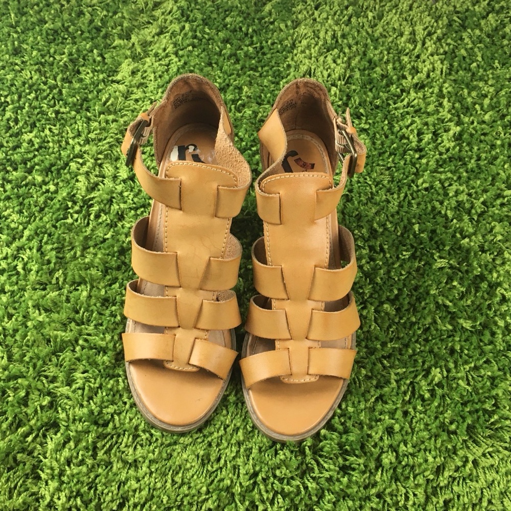Report Gladiator Sandals